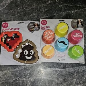 ROSANNA PAISANO Emoji Cookie Cutter and Colorful Baking Cups Set